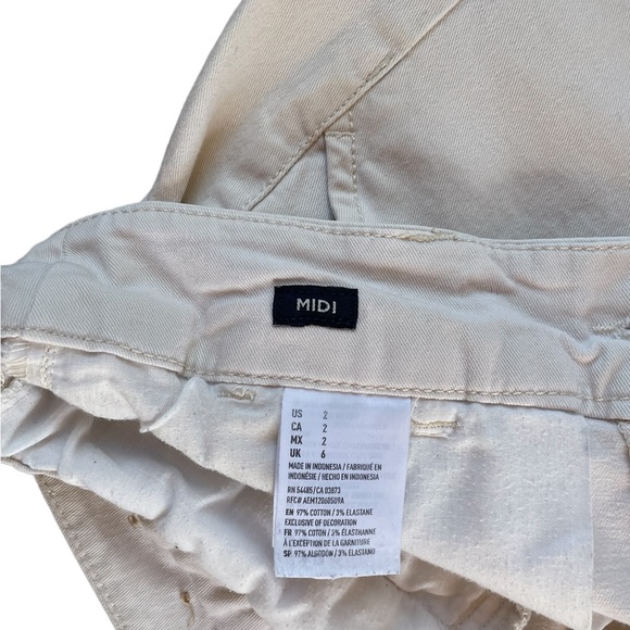 Women’s AMERICAN EAGLE Flat Front Cuffed “Midi” Cream Stretch Shorts Size 2 - Picture 4 of 4